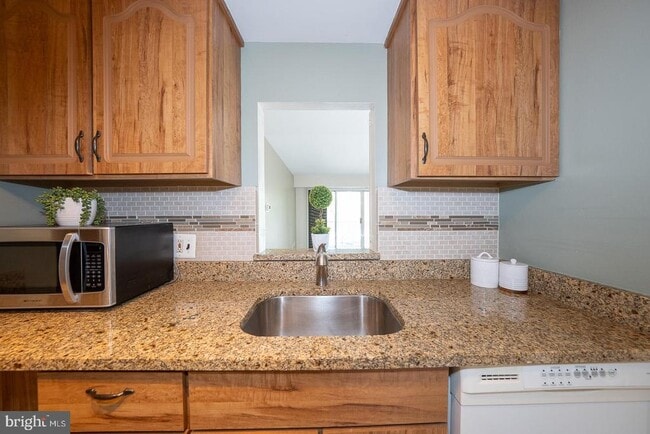 Building Photo - 103 Drummers Ln