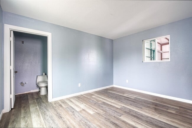 Building Photo - 13051 Pleasant Valley Dr