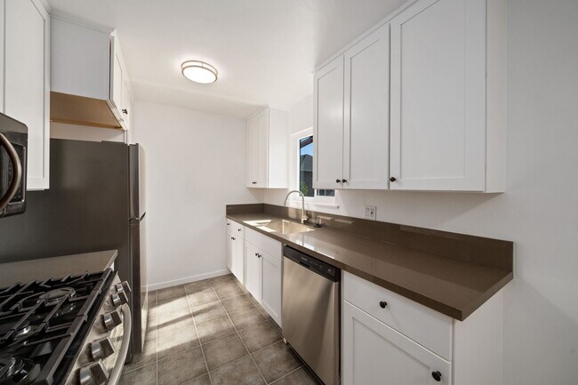 Building Photo - 734 Linden Ave