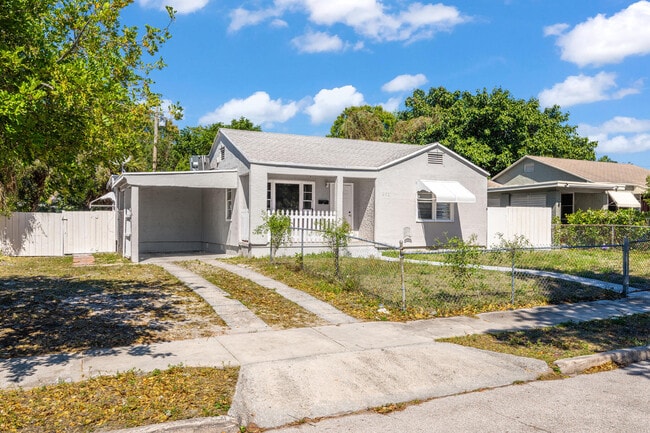 Building Photo - 933 30th Ct