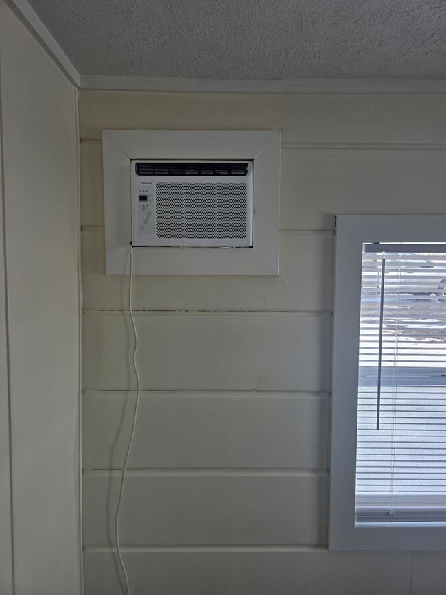 Building Photo - Updated 1-Bedroom, 1-Bathroom Home – $995/Month