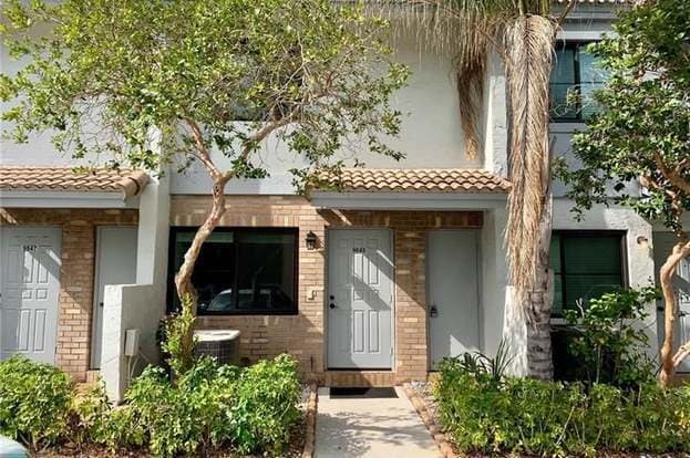 Building Photo - 9845 Riverside Dr