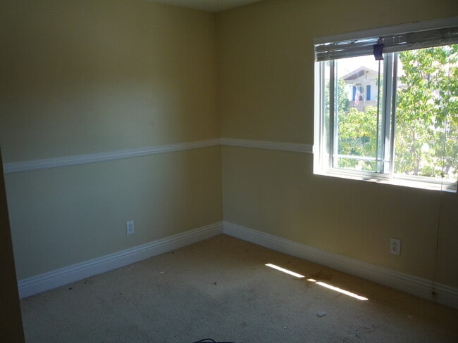 Building Photo - Two-story home in Eastlake