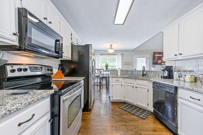 Building Photo - 13 Windfield Dr