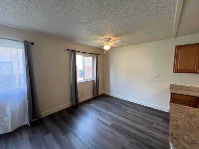Building Photo - 2-bedroom condo near shopping & restaurants!