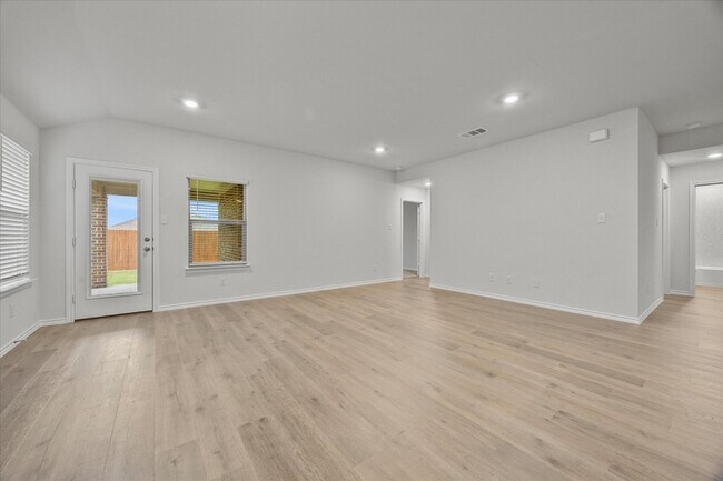 Building Photo - 2307 Albert Ln