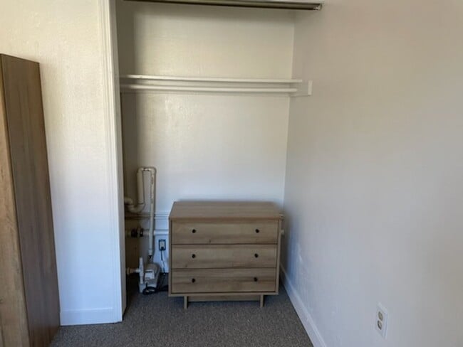 Building Photo - Woodland Park 1-Bedroom!