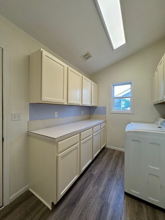 Building Photo - Beautiful Home in W Fort Collins