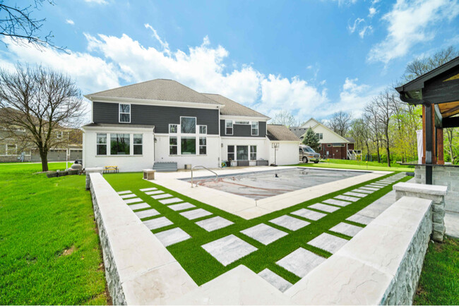 Building Photo - 5990 Hollow Ct