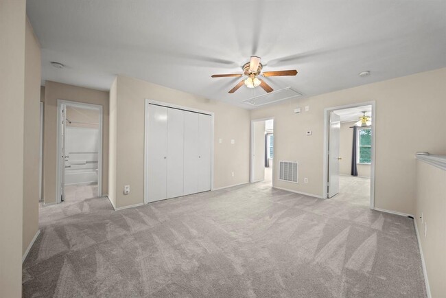 Building Photo - 8016 Golf Green Cir