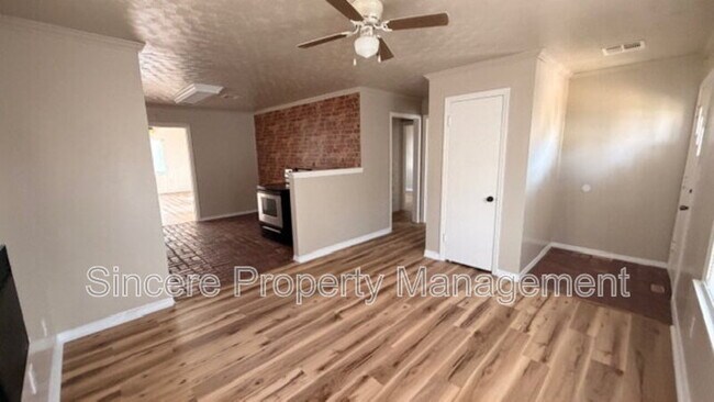 Building Photo - 2904 S Portland Ave