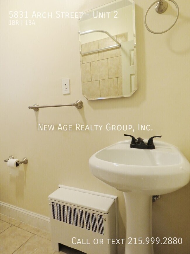 Building Photo - Charming New 1 Bedroom Apartment Rehab in ...