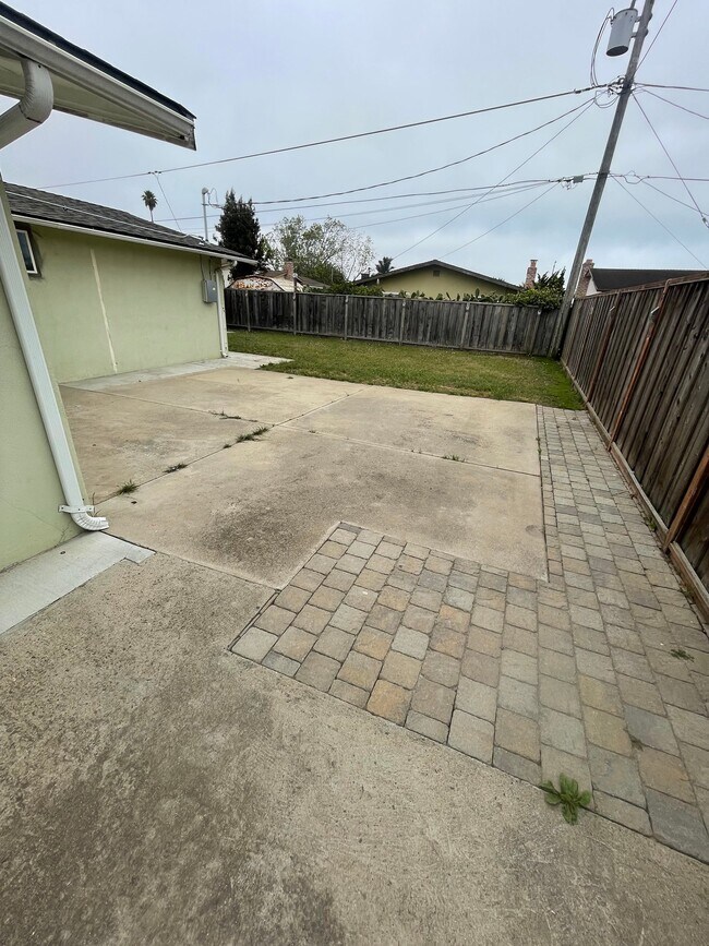 Building Photo - 1534 Ventura Way