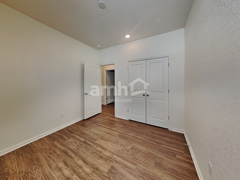 Building Photo - 457 Pebble Bend