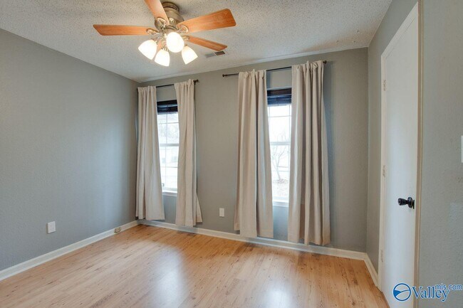 Building Photo - 143 Rebecca Pines Dr