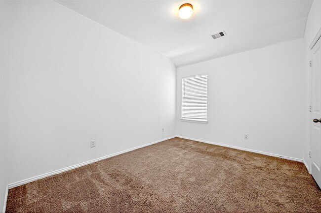 Building Photo - 29897 Dovetail Blf Ln