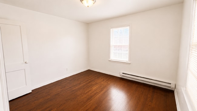 Building Photo - 2-Bed, 1- Bath Brick Home For Rent