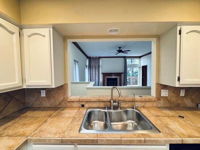 Building Photo - Foothills Hideaway