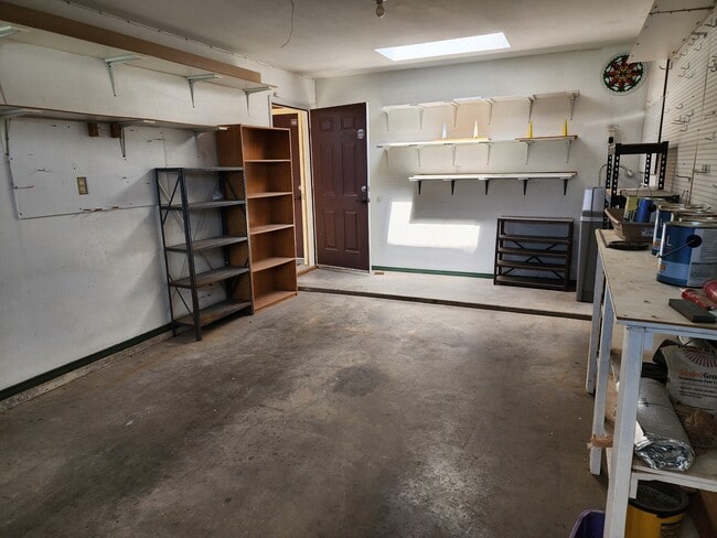 Building Photo - 1623 S Main St