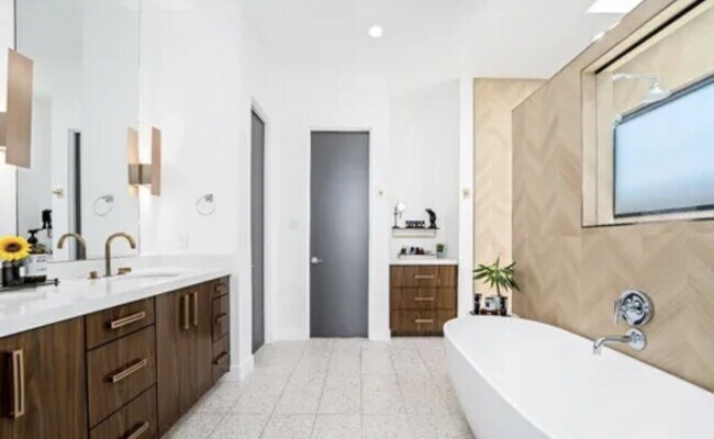 Building Photo - Beautiful 2020 Parade Home in Escondido Ranch