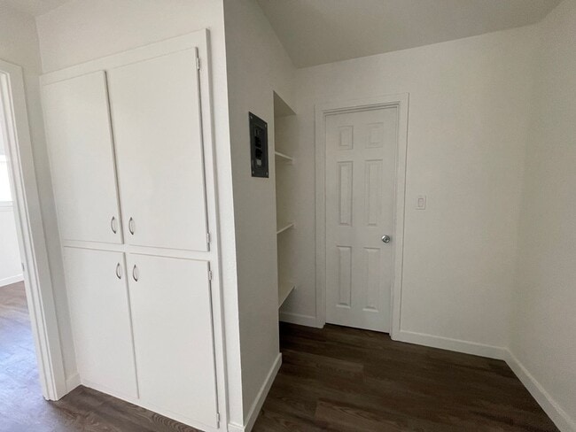 Building Photo - G43100E - Placement Only