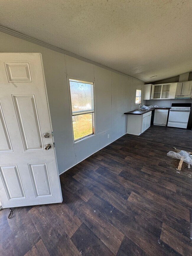 Building Photo - 3 BR 2 Bath 1,280 sq ft singlewide mobile ...