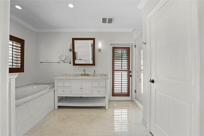 Building Photo - 1120 E Tropical Way