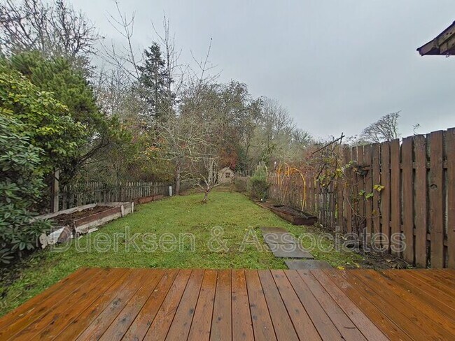 Building Photo - 1674 SW Country Club Pl