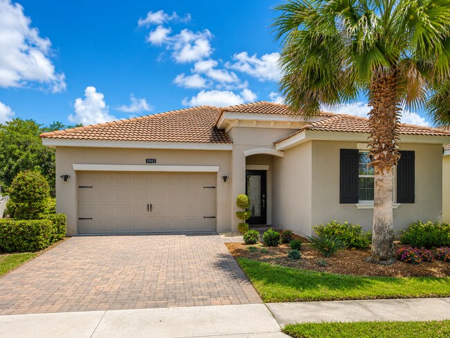 Building Photo - "Resort-Style Living in Davenport: Spacious 4-Bedroom Home with Solar Panels, Internet Included &...