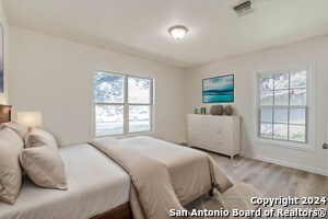 Building Photo - 2626 W Mistletoe Ave