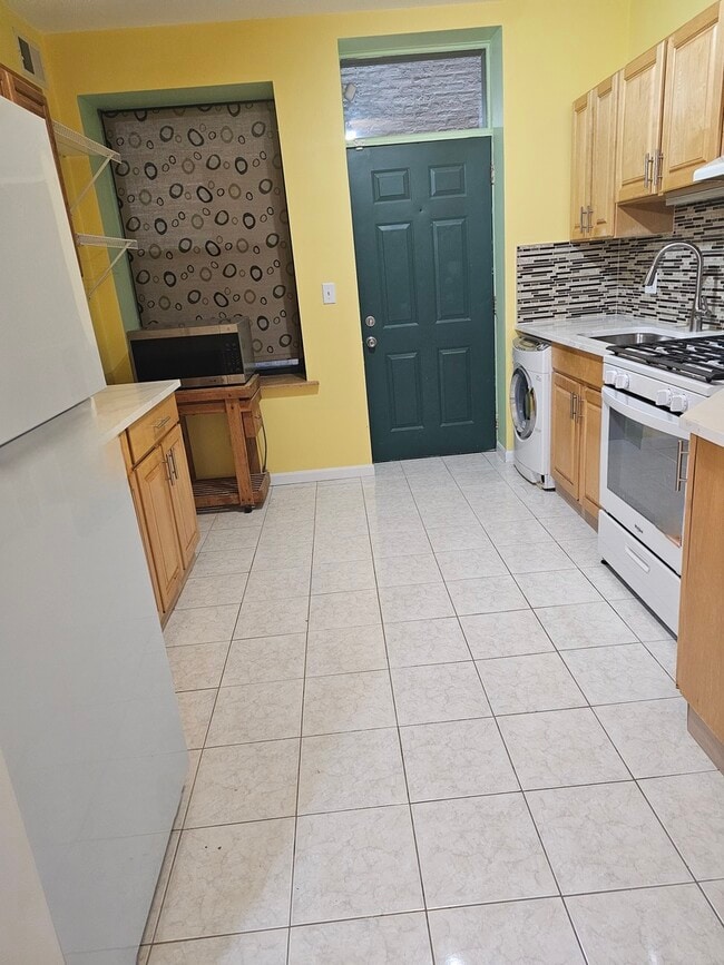 Building Photo - 7203 S Yates Blvd