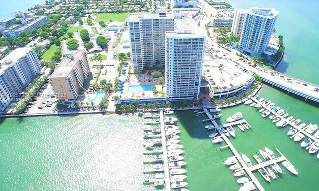 Building Photo - 7601 E Treasure Dr