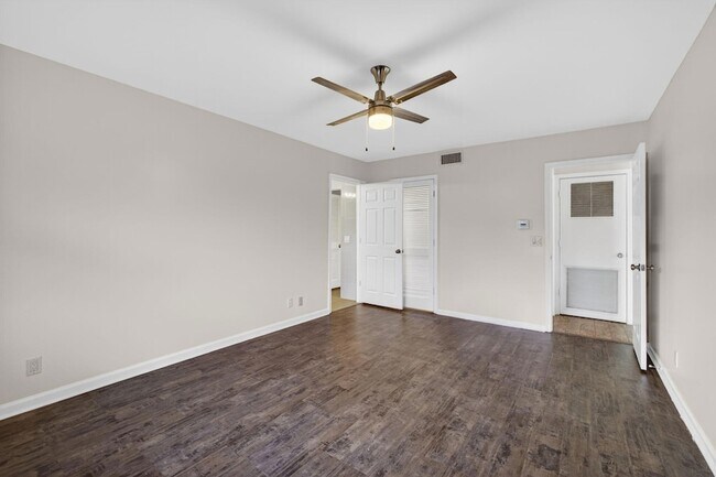 Building Photo - 17137 Waterbend Dr