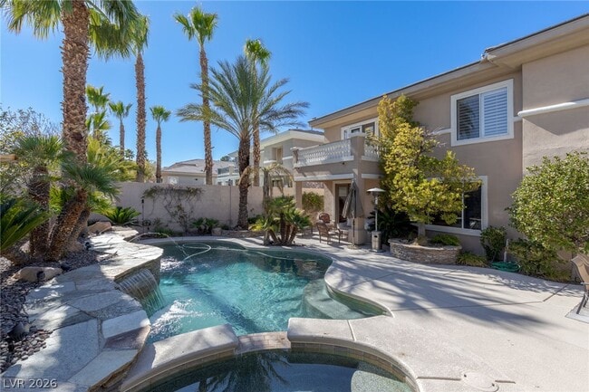 Building Photo - 724 Pinnacle Heights