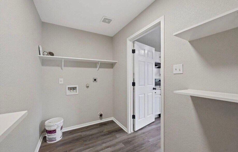 Building Photo - 10807 Indigo Creek