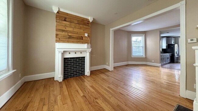 Building Photo - Cozy