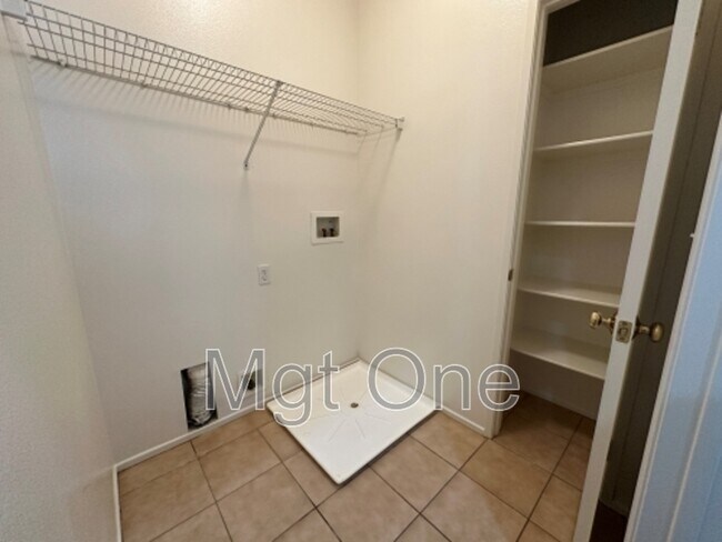 Building Photo - 4485 Spring Knolls Ct