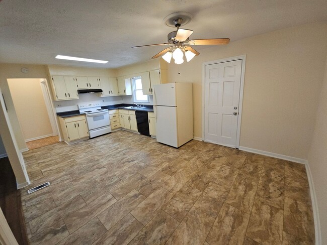 Building Photo - Renovated Mableton 3 Bedroom 2 Bath Home f...