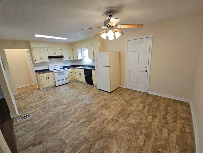 Building Photo - Renovated Mableton 3 Bedroom 2 Bath Home for Rent now