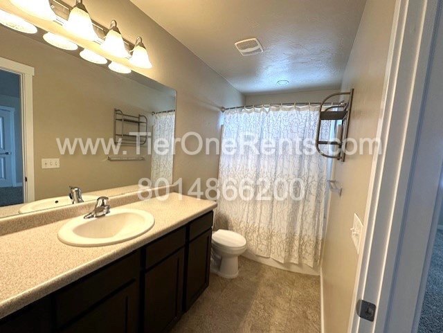 Building Photo - Move in special: $500 off First months rent!