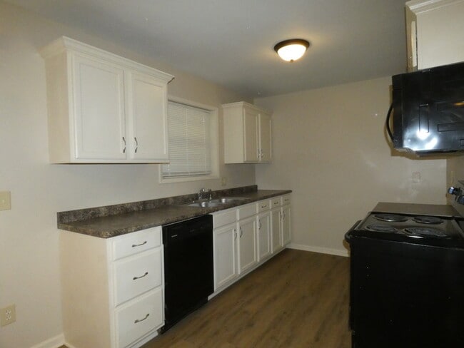 Building Photo - Beautifully Updated Property In North Kans...