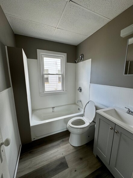 Building Photo - 4748 E 94th St