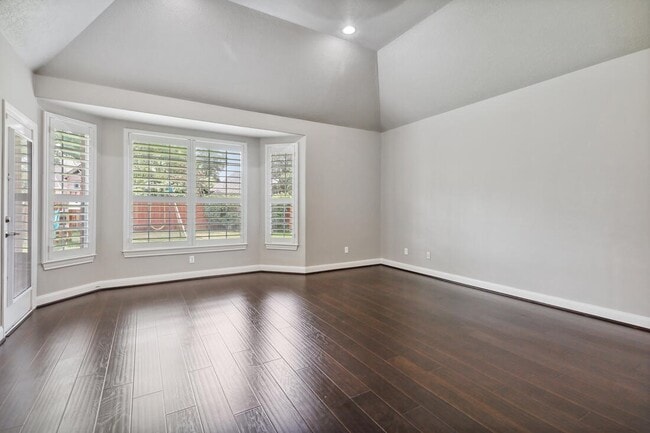 Building Photo - 5819 Santa Fe Springs Dr