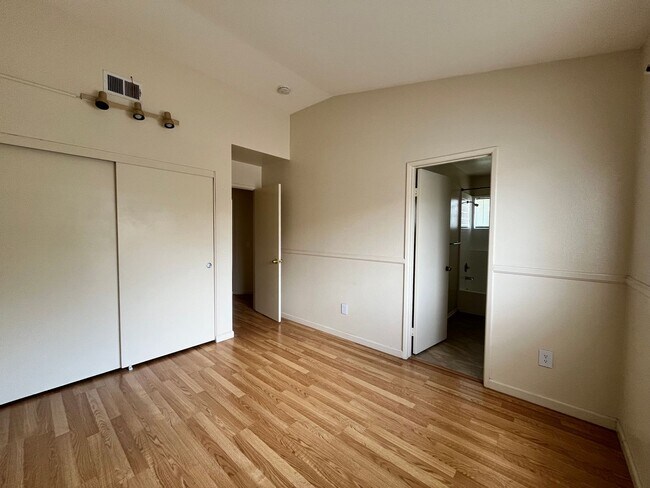 Building Photo - Quiet home now available in Eastlake - 3be...