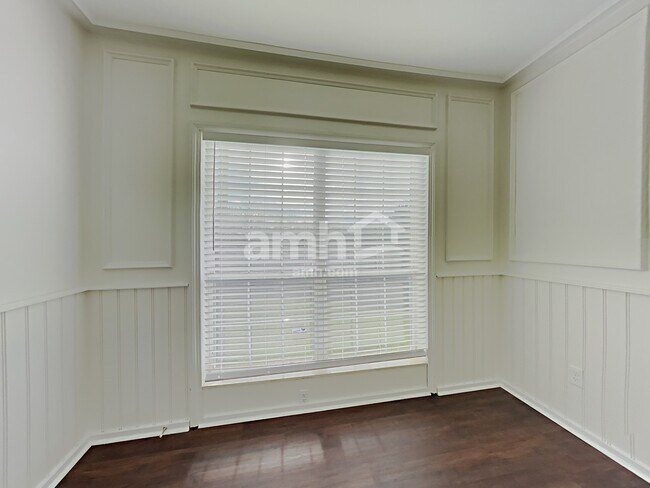 Building Photo - 3112 Creekview Ln