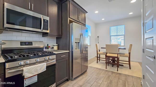 Building Photo - 16839 W Evergreen Rd