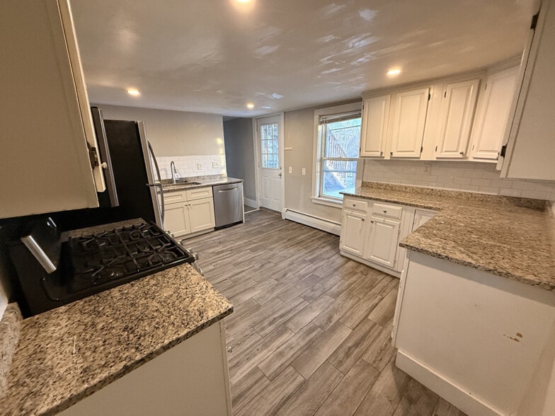 Building Photo - 187 Beach St