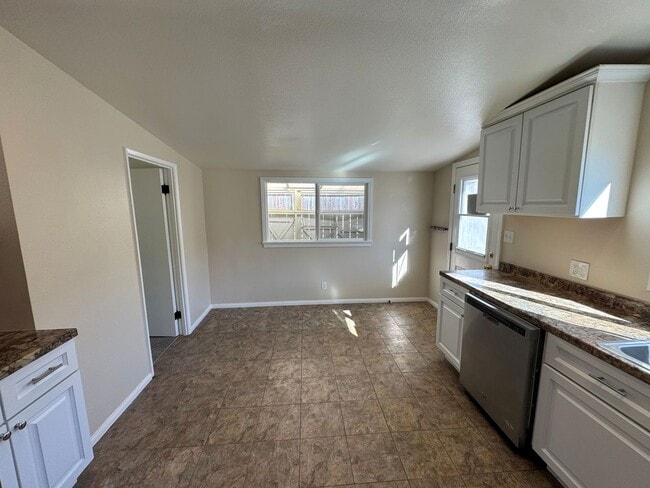 Building Photo - Charming 3 Bedroom, 1 Bath West Ventura Bungalow