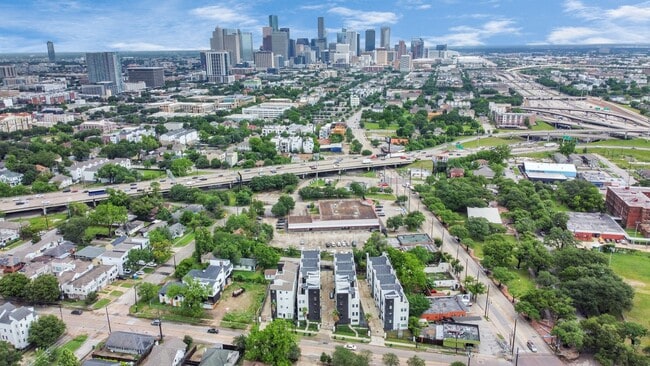 Building Photo - 1617 Wheeler Ave