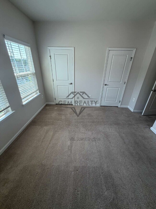 Building Photo - 501 Rolling Valley Dr